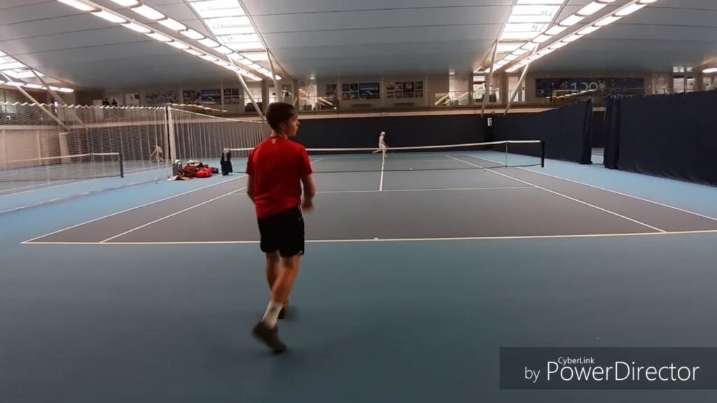 Sur ma chaîne Youtube… Arthur training 2019 03 7: what can be done better for his first shot after serve?